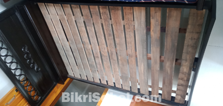 কাঠের খাট